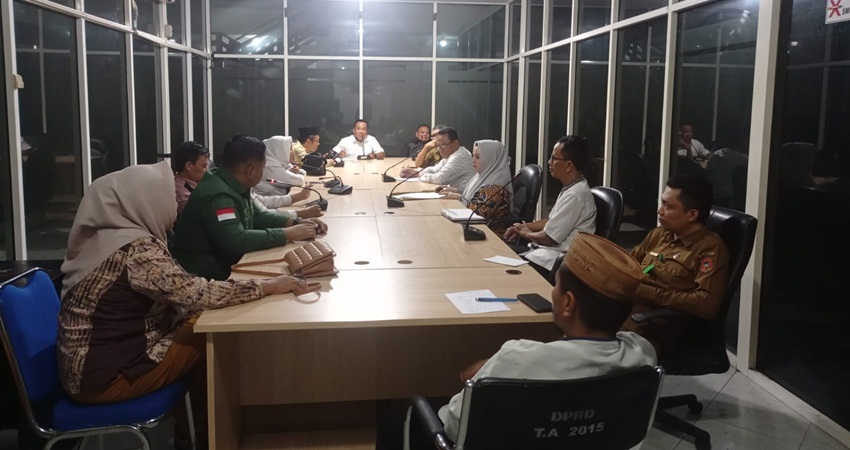 ASPIRASI. Suasana aleg saat melakukan rapat menindaklanjuti aspirasi masyarakat.
