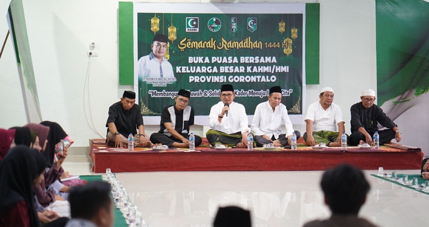 Wali Kota Gorontalo, Marten Taha ketika memberikan sambutan pada kegiatan buka puasa bersama KAHMI dan HMI Provinsi Gorontalo. (Foto: Prokopim)