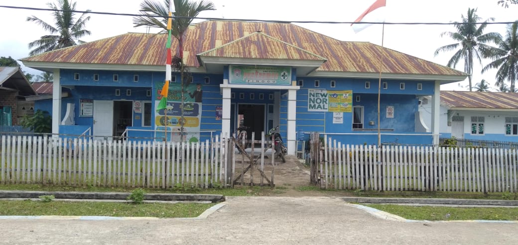 Puskesmas Pinogu yang menjadi alternatif warga setempat berobat dengan kondisi gedung Puskesmas yang kurang memadai.