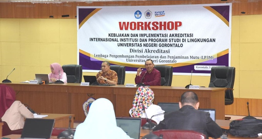 Pelaksanaan workshop kebijakan dan implementasi akreditasi internasional yang diselenggarakan LP3M UNG. (foto : dok /ung)
