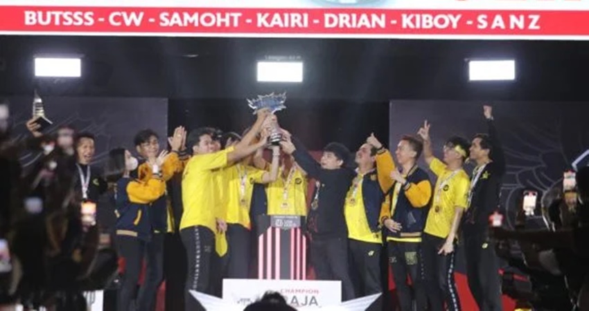 Selebrasi tim ONIC Esports seusai keluar sebagai juara Mobile Legends: Bang Bang Professional League (MPL) Indonesia Season 11. Foto: MPL Indonesia/ JPNN.com