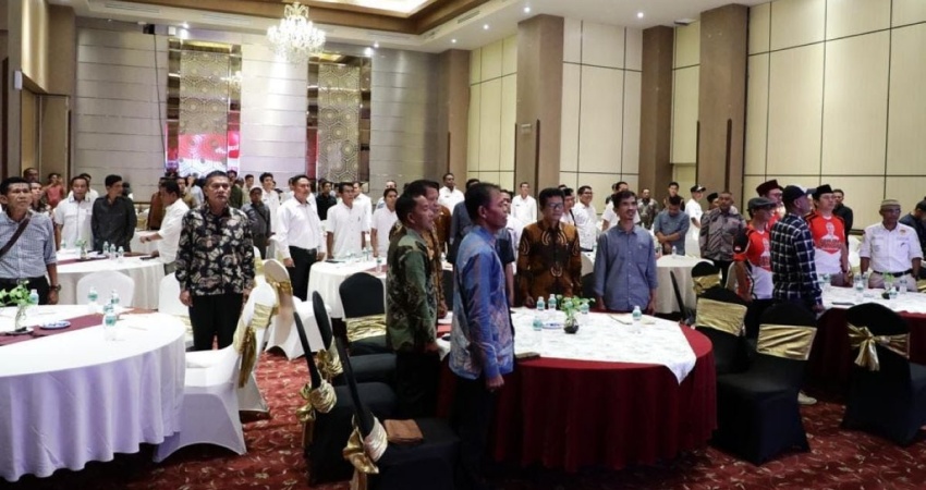 Sejumlah warga desa yang ada di Sumbar saat dikukuhkan sebagai sukarelawan Ganjar. Dok Des Ganjar Sumbar.