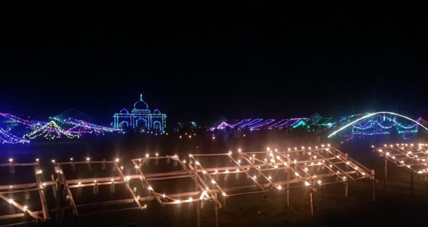 Meriahnya Malam Pasang Lampu (Tumbilotohe), Menjelang Hari Raya Idul Fitri 1444 Hijriah. Selasa,(18/4/2023). Foto : Irtiya Djiuwa-Gorontalopost