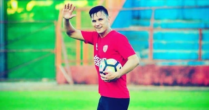 Mantan pemain PSM Makassar, Pavel Purishkin saat membela tim skuad Juku Eja. Foto: Dok Instagram Pavel Purishkin/ JPNN.com