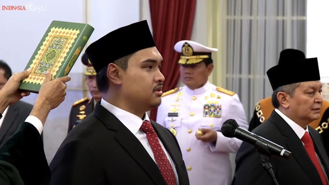 Sumpah jabatan Dito Ariotedjo menjadi menteri pemuda dan olahraga (menpora). (Tangkapan layar youtube Sekretariat Presiden)