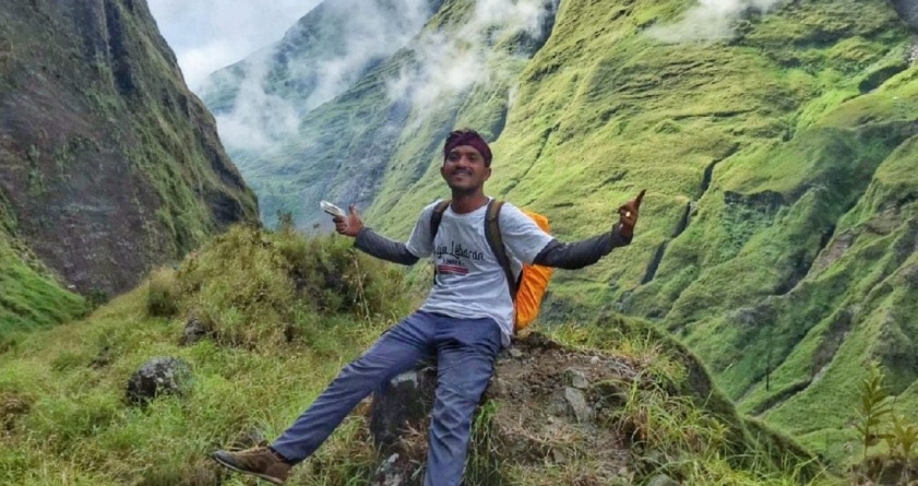 Seorang Pendaki di Gunung Rinjani yang sedang berswafoto. Foto: Edi Suryansyah/JPNN.com