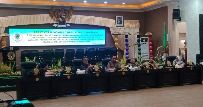 Rapat Kerja Komisi C Dekot terkait penerapan Anggaran DAK-DAU di setiap OPD di Kota Gorontalo, Selasa (30/5/2023)