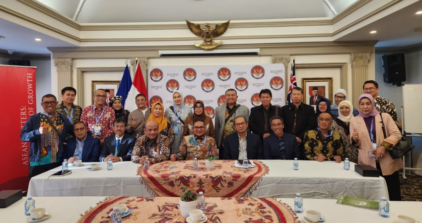 Wali Kota Gorontalo, Marten Taha dan Kepala Bappeda Kota Gorontalo, Meydi N. Silangen juga Ketua Dewan Pengawas Perpamsi Muara Tirta Kota Gorontalo, saat mengikuti OzWater'23 di Australia. (Foto: Istimewa)