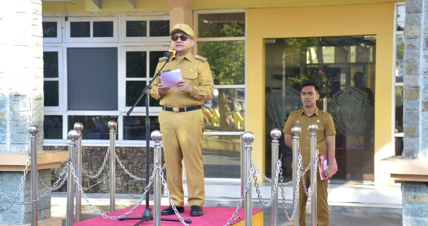 Wali Kota Gorontalo, Marten Taha ketika menjadi Irup peringatan Harkitnas tahun 2023, Senin (22/5) di halaman kantor wali kota. (Foto: Prokopim)