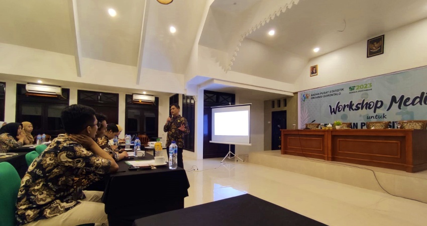 Pembukaan workshop media penguatan publisitas sensus pertanian 2023, oleh Kepala BPS Provinsi Gorontalo, Mukhamad Mukhanif, Selasa (16/5/2023).