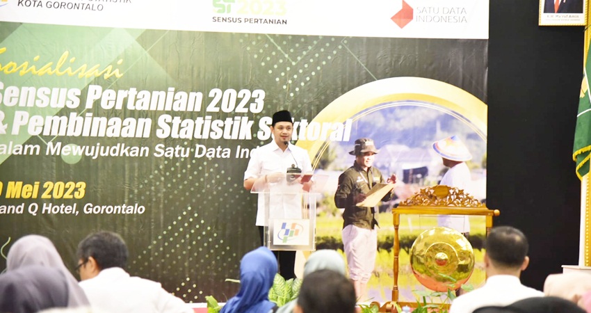 Wakil Wali Kota Gorontalo, Ryan F. Kono, ketika memberikan sambutan pada kegiatan sosialisasi sensus pertanian dan pembinaan statistik sektoral yang diselenggarakan BPS Kota Gorontalo, Rabu (10/5) di Ball Room Hotel Grand Q. (Foto: Prokopim)