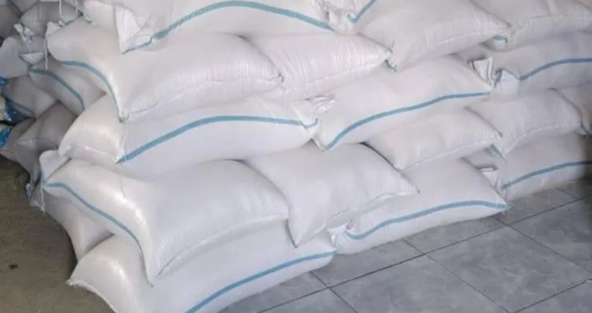 Stok beras yang dijual pedagang.