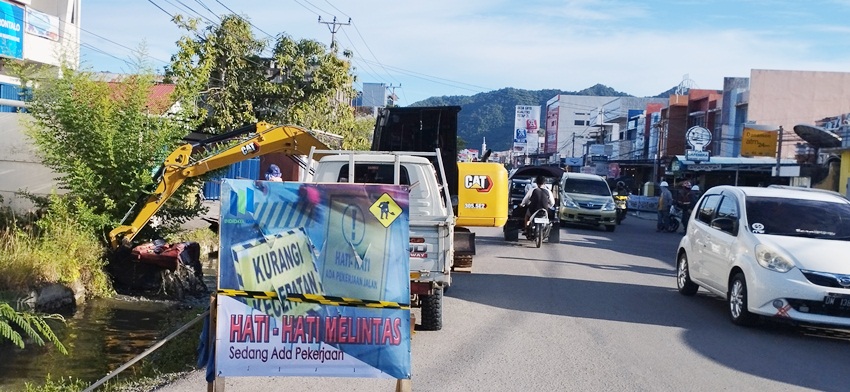 Proyek Jalan Nani Wartabone (Foto: Nata/Gorontalo Post)