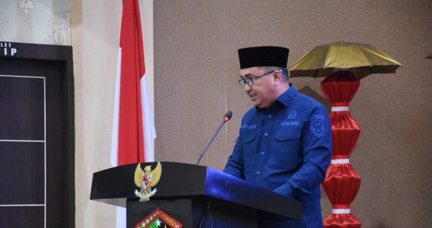 Ketua DPRD Kota Gorontalo, Hardi Sidiki saat memberikan sambutan sekaligus membuka kegiatan rapat teknisi Legislative SulutGo Expo XI, di aula DPRD Kota Gorontalo, Selasa (16/5/2023). (Foto/ Humas Dekot)