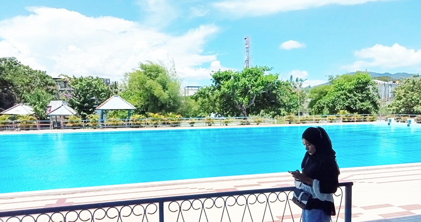 Kolam renang Lahilote, kini mulai sepi peminat.(F. Putri Syahra Masyhur/ Gorontalo Post)