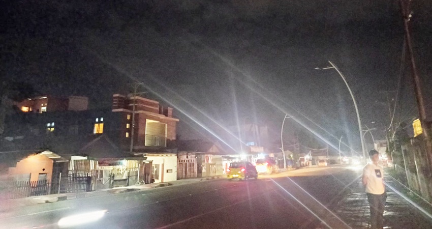Lampu Penerangan Jalan Umum (PJU) yang berada di sepanjang jalan Jhon Aryo Katili saat ini mati (F. Syamsurizal/ Gorontalo Post)