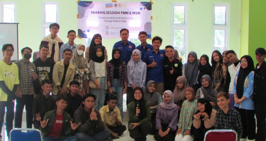 Pemateri PMM dan MSIB bersama mahasiswa jurusan Pendidikan Bahasa Inggris setelah pelaksanaan Sharing Session. (Foto: Istimewa)