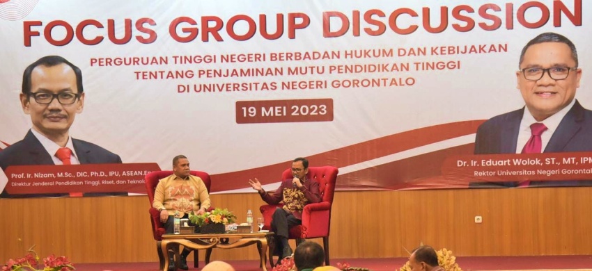 Rektor Universitas Negeri Gorontalo Dr. Ir. Eduart Wolok, ST., MT., IPM bersama Direktur Jenderal Pendidikan Tinggi, Riset dan Teknologi Prof. Ir. Nizam, M.Sc., DIC, Ph.D., IPU, ASEAN.Eng (Foto: Istimewa)