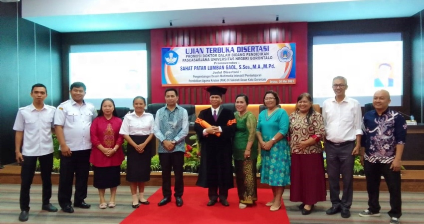 Sahat Patar Lumban Gaol, S.Sos.,M.A.,M.Pd berhasil meraih Gelar Doktor dalam Bidang Pendidikan Pascasarjana, Universitas Negeri Gorontalo. (Foto: Ardiansyah/ Gorontalo Post)