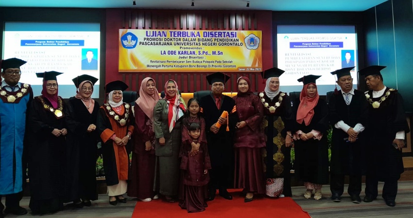 Ketua Jurusan Pendidikan Sendratasik, La Ode Karlan S.Pd., M.Sn berhasil menyandang gelar doktor. (Foto: Istimewa)
