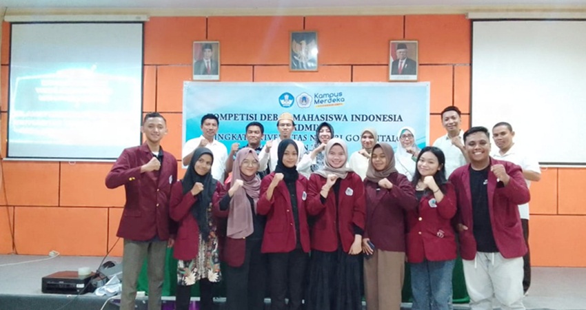Panitia KDMI Universitas Negeri Gorontalo bersama peserta debat KDMI tingkat Universitas. (Foto: Ardiansyah/ Gorontalo Post).
