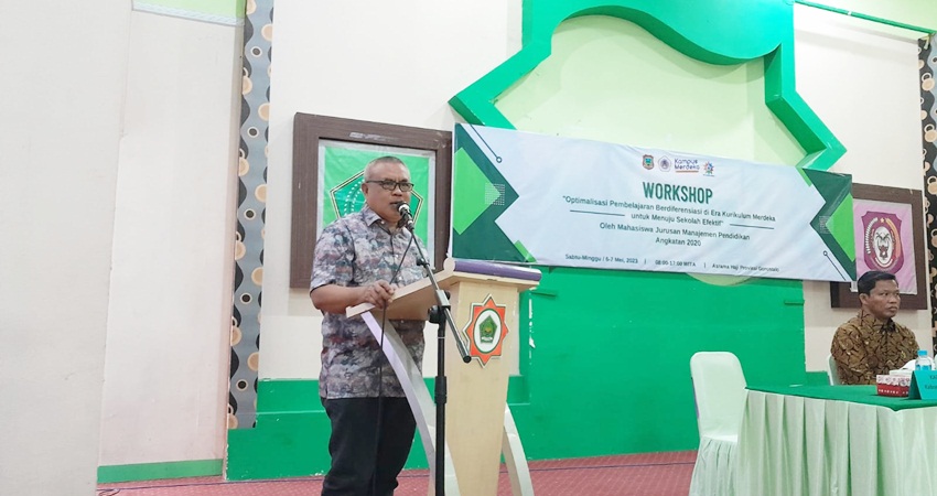 Sambutan oleh Kepala Dinas Pendidikan dan Kebudayaan Kabupaten Gorontalo Drs. Titianto Pauweni, M.Pd dalam kegiatan Workshop. (Foto: Sriwahyuni Pontoh/ MG Gorontalo Post).