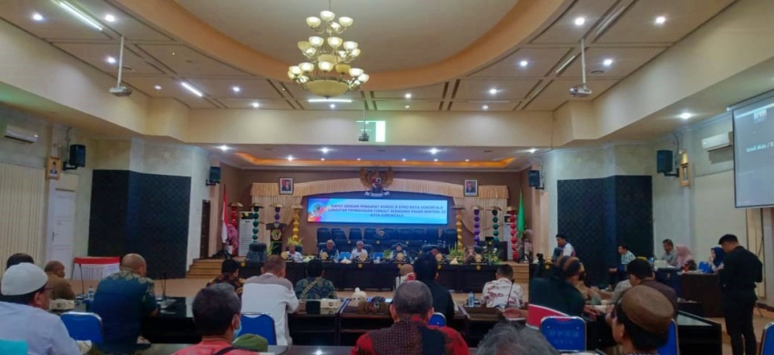 RDP Komisi B bersama perwakilan pedagang Kota Gorontalo serta bersama dengan Dinas Perindag Kota Gorontalo, Jum'at (19/5/2023). (Foto/Humas Dekot)