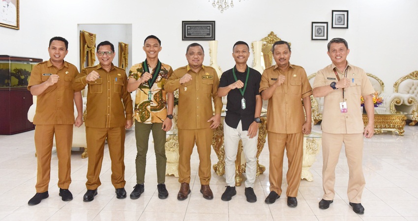 POSE Bersama Wabup Hendra S Hemeto bersama pengurus HMI Cabang Limboto.