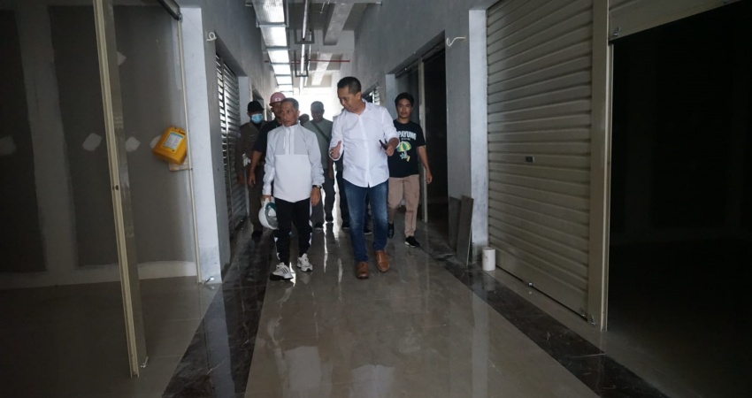 SUASANA peninjauan pasar Shopping Limboto oleh Bupati Nelson Pomalingo.