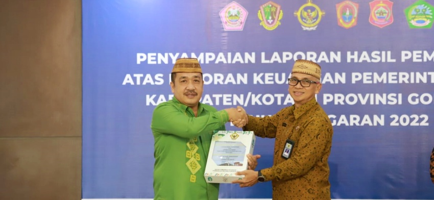 Ketua Dekab Bonbol Halid Tangahu hadir dalam penyerahan LHP BPK RI tahun 2022.(foto Humas)