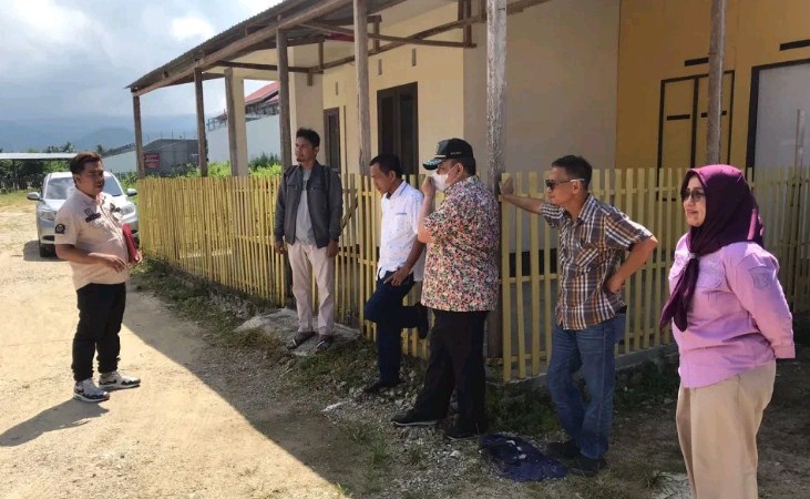 Kunjungan Komisi III Deprov Gorontalo ke lokasi rencana pembangunan PSU Perumahan MBR di Graha Alam Sutra, Desa Hutuo Kecamatan Limboto, Kabupaten Gorontalo, Kamis (4/5). (Humas)