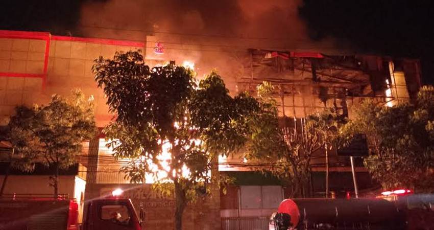Malang Plaza atau Plaza Malang Kebakaran Hemat Dini Hari Ini, Selasa (02/05/2023). (Foto: Ist) Rubrika.co.id