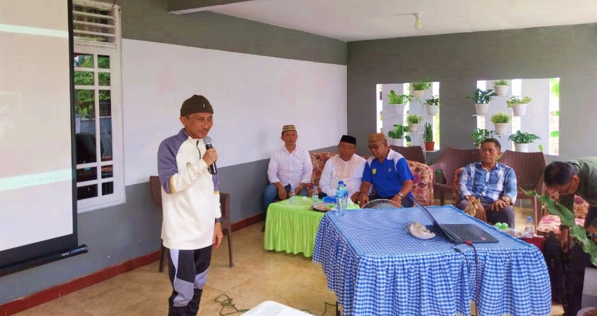BUPATI Gorontalo Prof DR Ir Nelson Pomalingo saat memberikan sambutan pada sosialisasi pembangunan Masjid Raya.