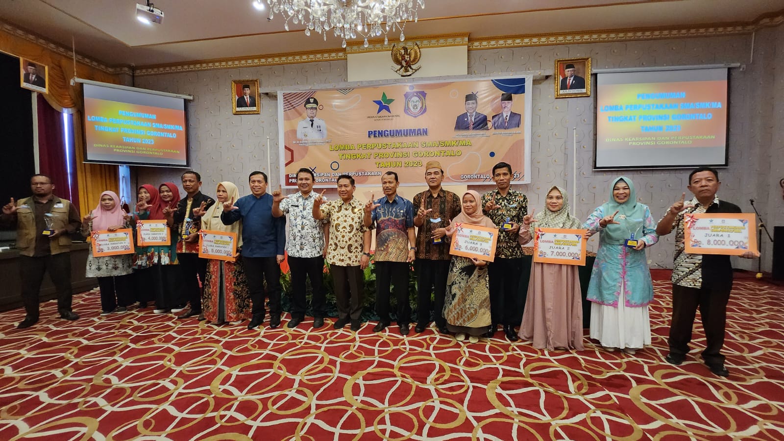 Penyerahan penghargaan kepada para juara lomba perpustakaan tingkat Provinsi Gorontalo. (Foto: Istimewa)