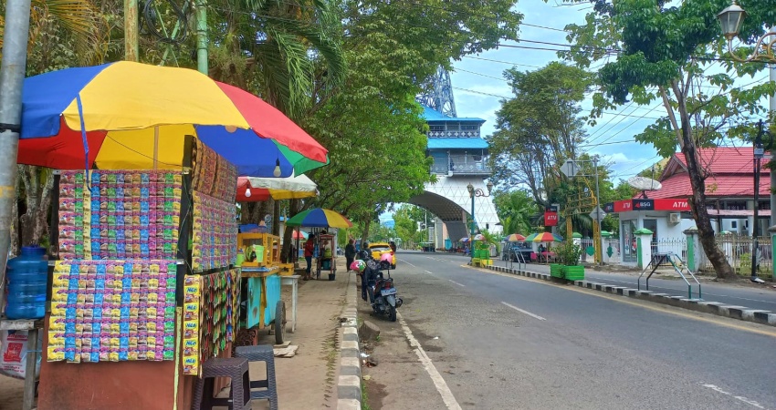 Kawasan Kuliner di Menara Keagungan Limboto. (Atika)