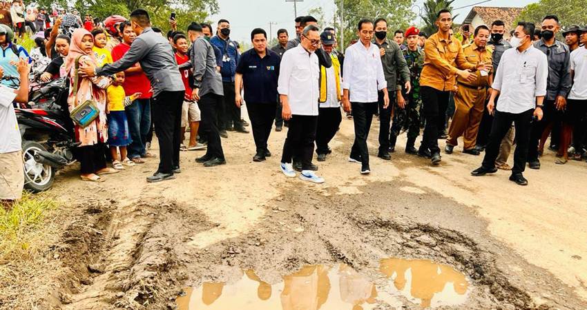 Presiden Jokowi kunjungi jalan rusak di Lampung-Ist- Disway.id