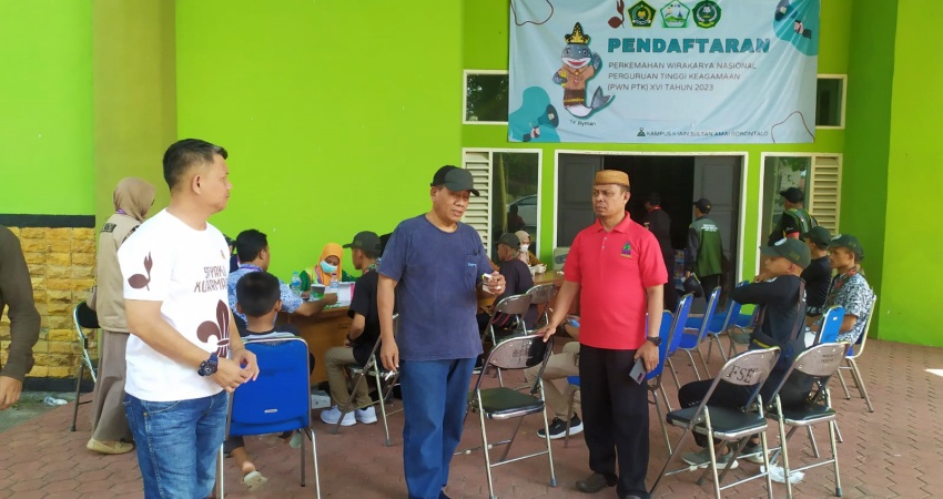 SEKRETARIS Daerah saat meninjau pelaksanaan Pemeriksaan Kesehatan bagi para peserta PWN-PTK