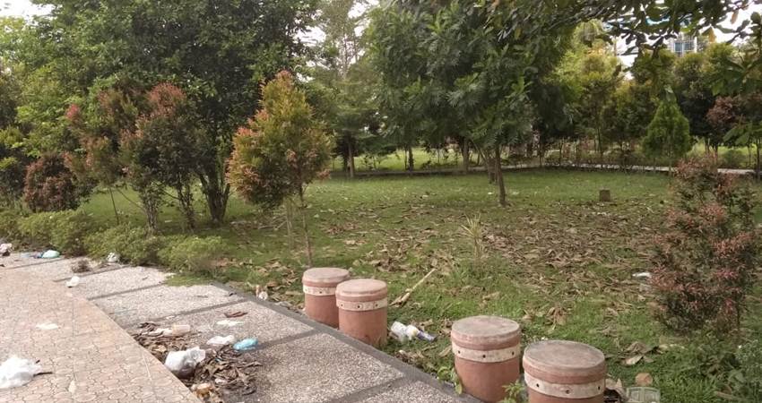 Taman Budaya Limboto, saat ini kondisinya memprihatinkan, karena kotor dan seperti tidak terawat lagi. (F. Vinkan Pramesti Tilome/ Gorontalo Post)