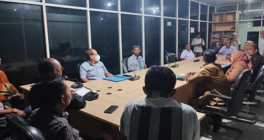 RDP. Suasana pelaksanaa RDP yang dilaksanakan komisi l dengan sejumlah pihak terkait. (F:Deice/Gorontalo Post)