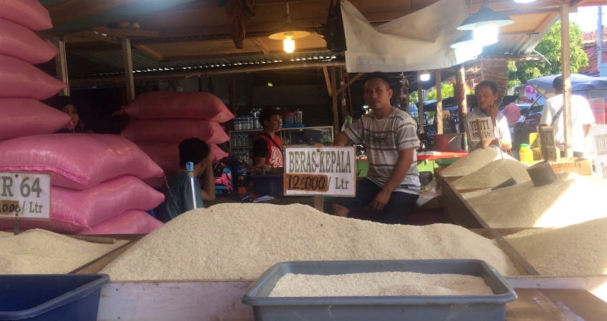 Harga Beras di pasar bervariasi (F.Irtiya/ Gorontalo Post)
