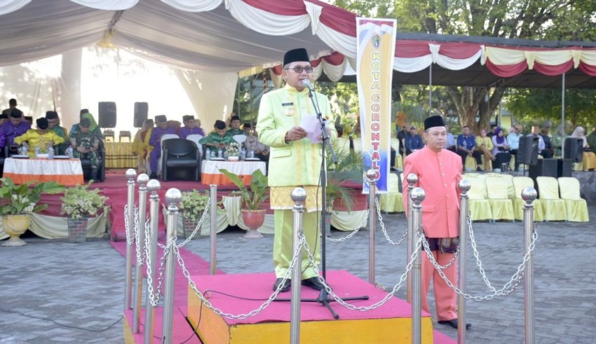 Suasana upacara peringatan Hardiknas tahun 2023 yang diselenggarakan Pemerintah Kota Gorontalo, Selasa (2/5) kemarin, di Lapangan Taruna Remaja. (Foto: Prokopim)