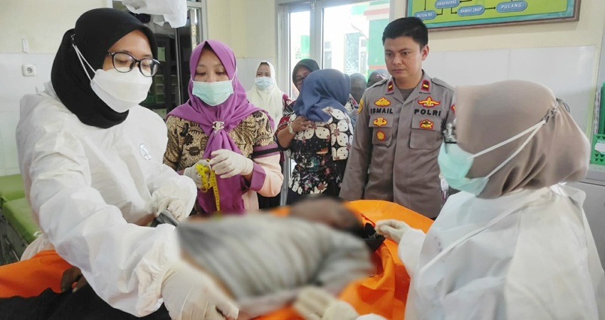 Warga masih sempat membawa korban ke Puskesmas Limboto Barat.