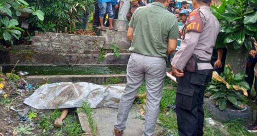 Aparat kepolisian saat mengamankan lokasi temuan mayat di pinggir Jalan SM Amin Pekanbaru. Foto:Satreskrim Polresta Pekanbaru.
