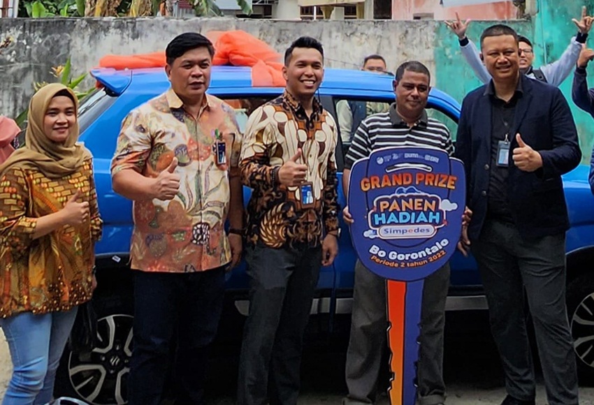 Konsisten Menabung, Pedagang Pasar Keliling Ini Dapat Mobil dari BRI Gorontalo