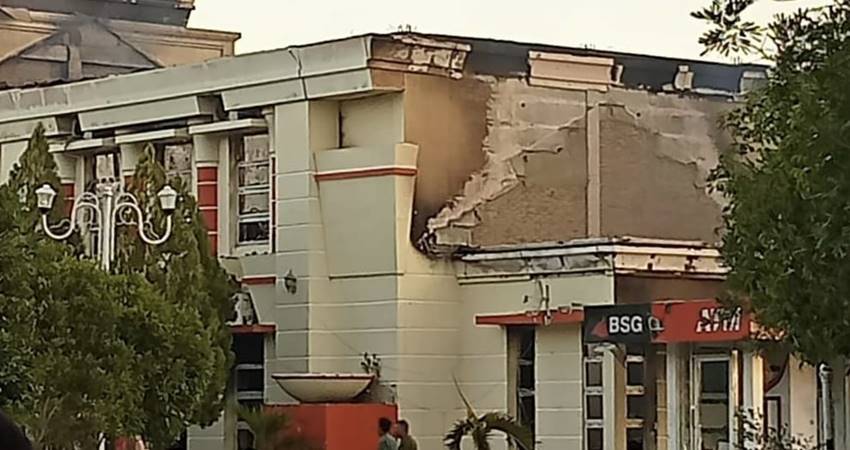 Fasilitas Vital Pohuwato Rusak, Kapolda di Lempari Batu, 10 Anggota Polisi Luka-luka