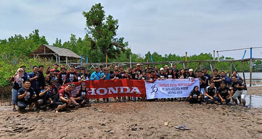 Jelang HUT ke 15, DAW Bagi–bagi Sembako hingga Penanaman Mangrove