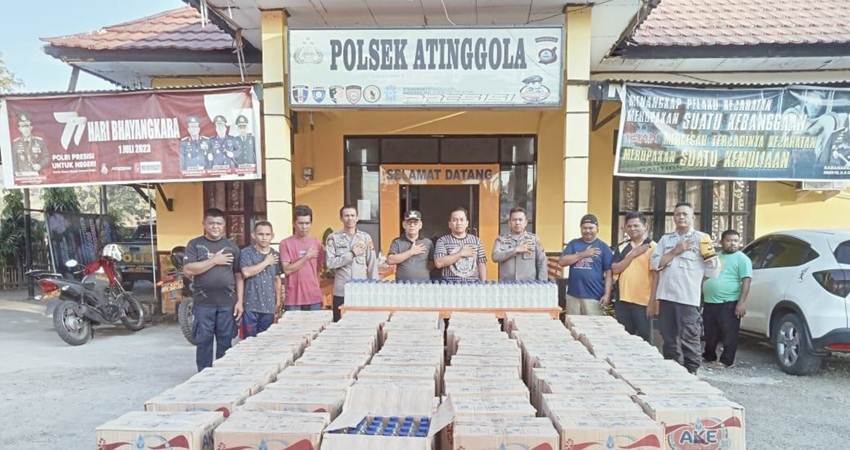 Kurang lebih 2,8 ton minuman keras (Miras) jenis cap tikus, berhasil disita oleh personel Polsek Atinggola, saat melakukan KRYD di perbatasan.