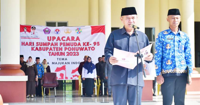 Bupati Saipul A. Mbuinga saat memimpin upacara peringatan hari sumpah pemuda, Senin (30/10/2023). Foto : Iwan Karim/Humas.