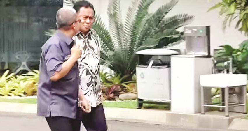 Ketua DPW Nasdem Provinsi Gorontalo, Rachmat Gobel saat mendatangi istana kepresidenan, Selasa (24/10).Rachmat datang ditengah kabar reshuffle yang segera dilakukan Presiden Joko Widodo. (foto : tangkapanlayar/gp)