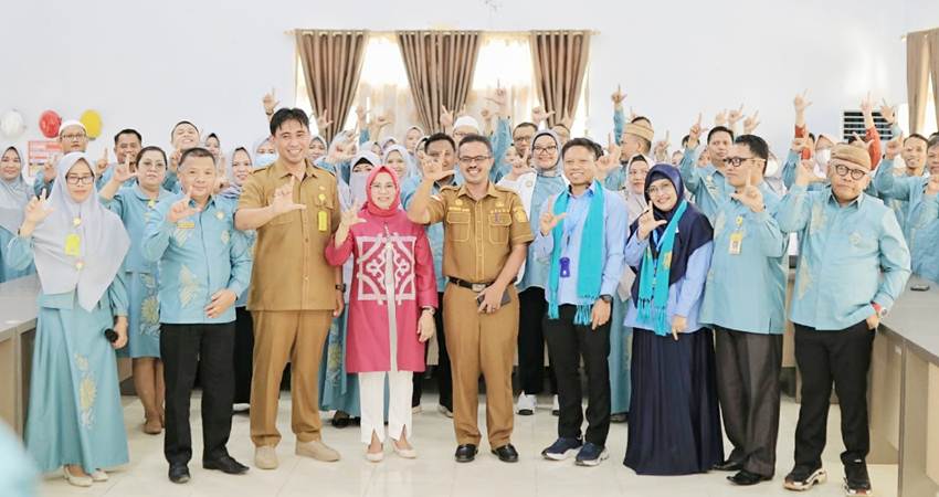 Sekda Iskandar Datau saat membuka secara resmi kegiatan surve Akreditasi RSUD Bumi Panua, Selasa (24/10/2023). Foto : Iwan Karim/Humas